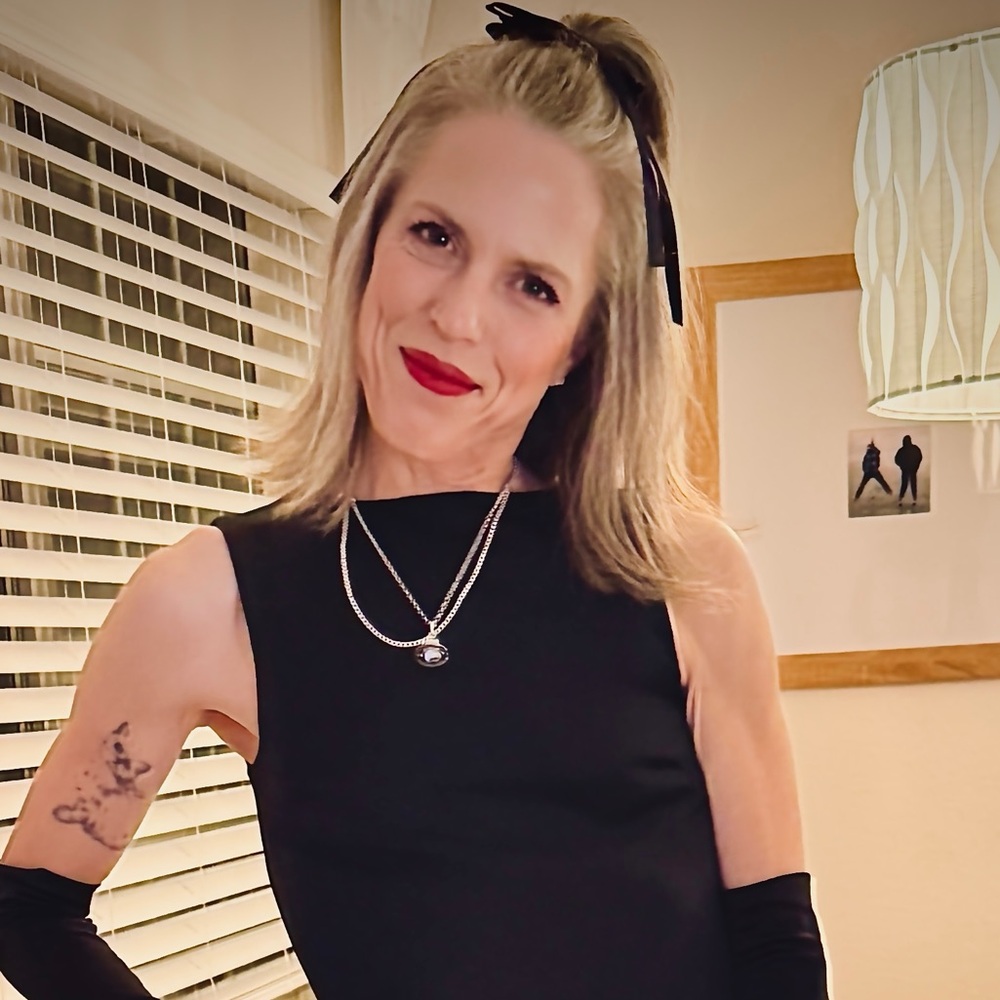 Meet your Posher, Angela